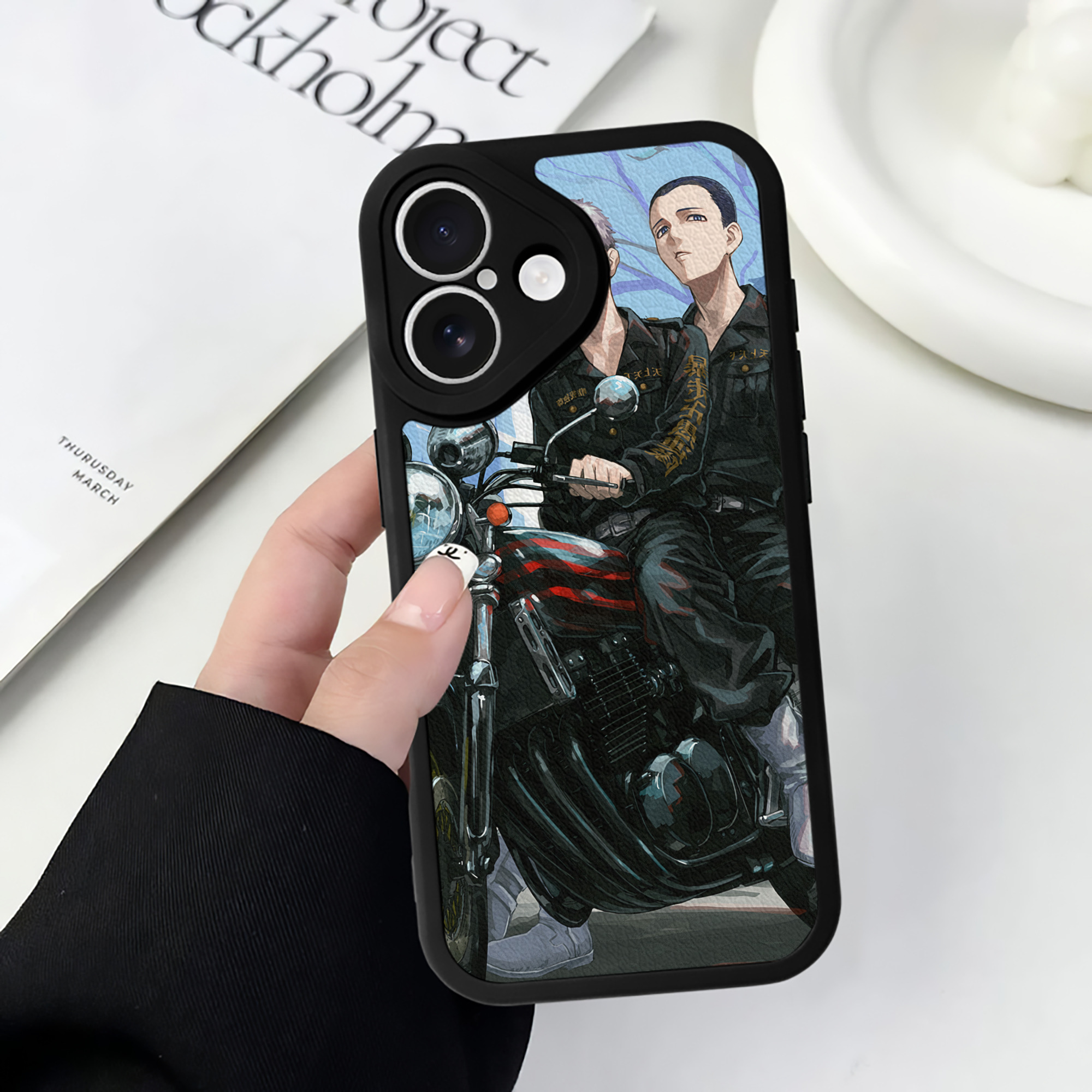 （画像用） 東京リベンジャーズ Tokyo Revengers 【iPhone 16シリーズ対応】シリコンスマホケース（レザー調） 材質：シリコン